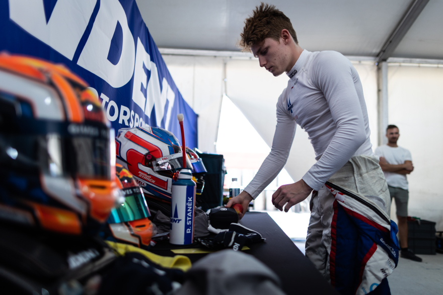 F3 Round 1 - Bahrain