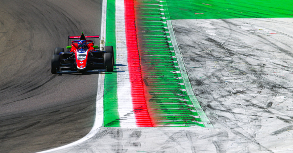 Trident on track for the Italian F4 title at Imola