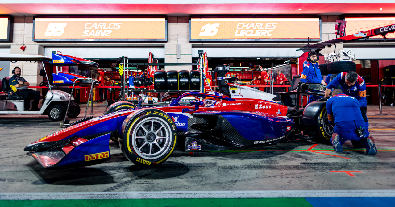 A collision at the start keeps the Trident drivers away from the points